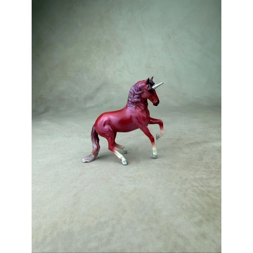 Breyer Unicorn Crazy Surprise Red Pink Alborozo